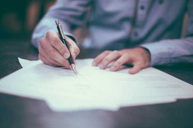 ContractGPT - contract review with clause-level risk flags